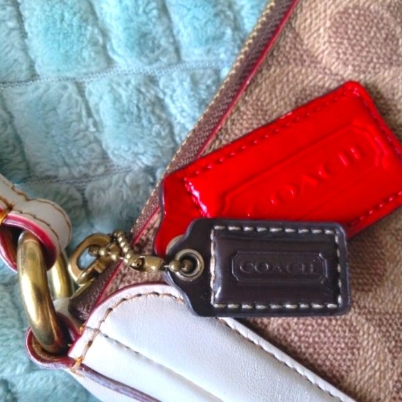 SOLD! Coach Sutton Signature Shoulder Bag (52577) - Picture 5 of 9